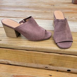 Universal Thread Mule Heels